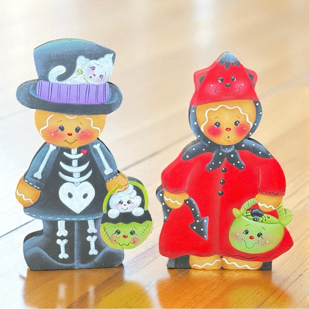 Hand-Painted Halloween Gingerbread Shelf Sitters Signed Bellamy’s Cottage Pair - Picture 5 of 10